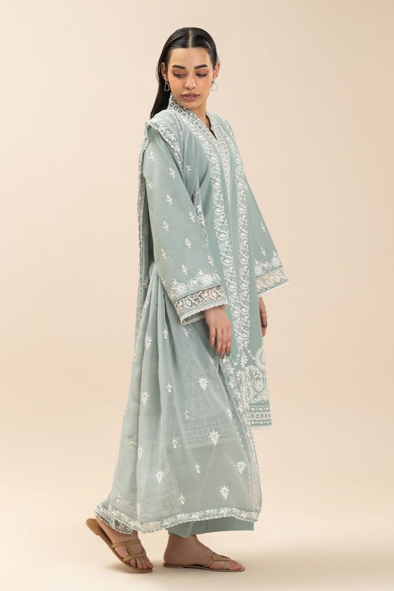 3 PIECE EMBROIDERED LAWN SUIT (LUXURY PRET)